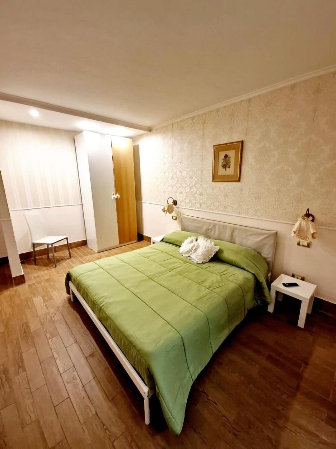 Fuga A Napoli Apartment Bagian luar foto