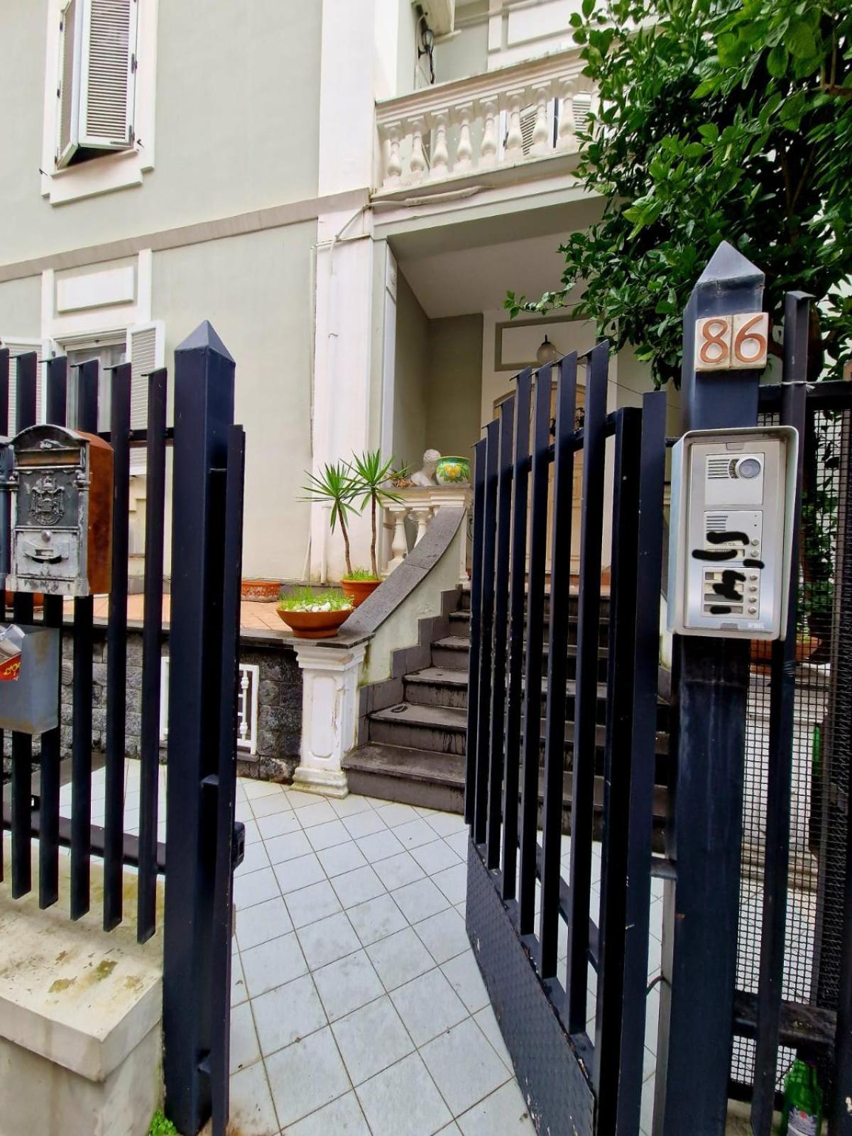 Fuga A Napoli Apartment Bagian luar foto