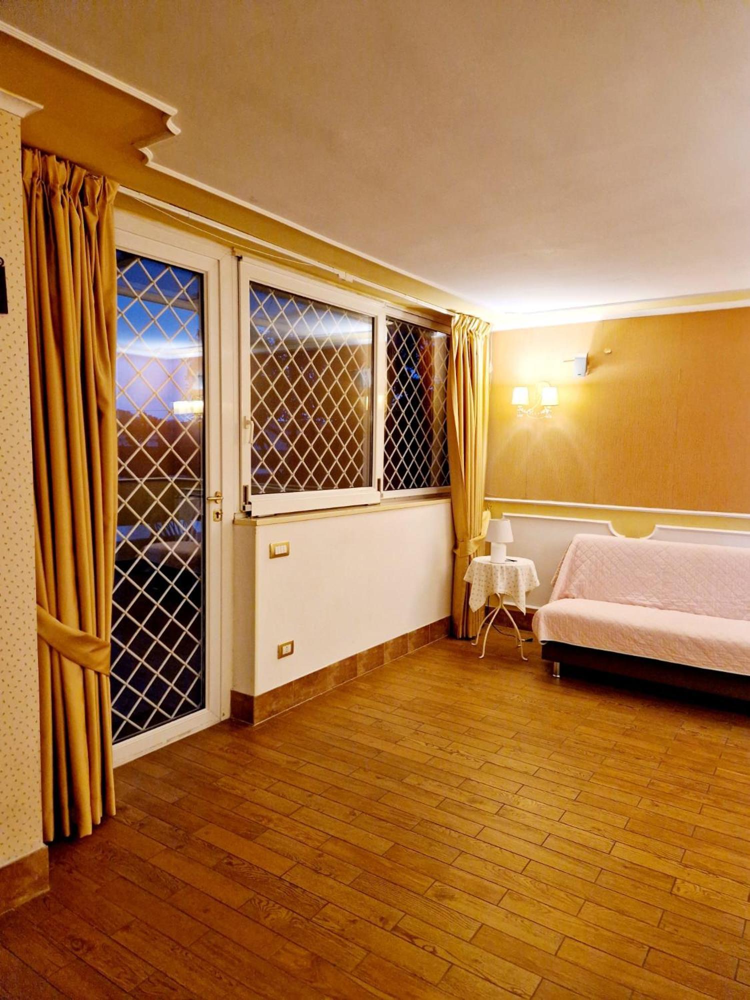 Fuga A Napoli Apartment Bagian luar foto